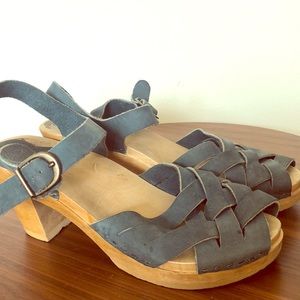 No. 6 sandals